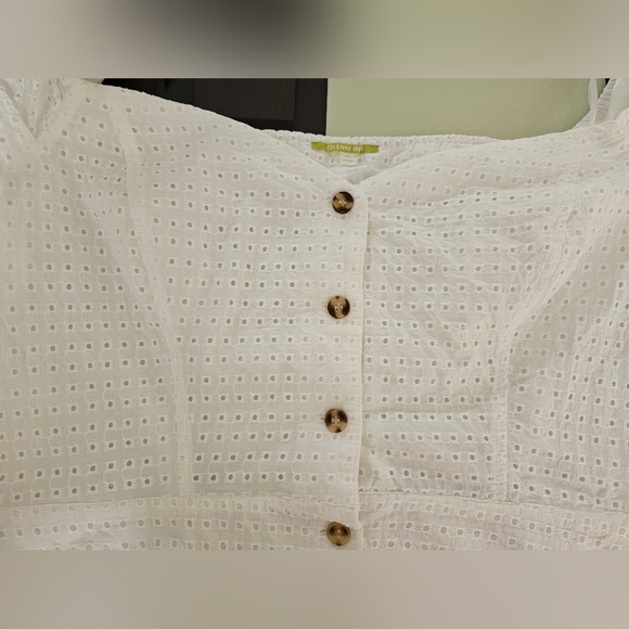 SOLD.Gianni Bini Eyelet Paloma Crop Off The Shoulder Top. Size XL. - Picture 3 of 10
